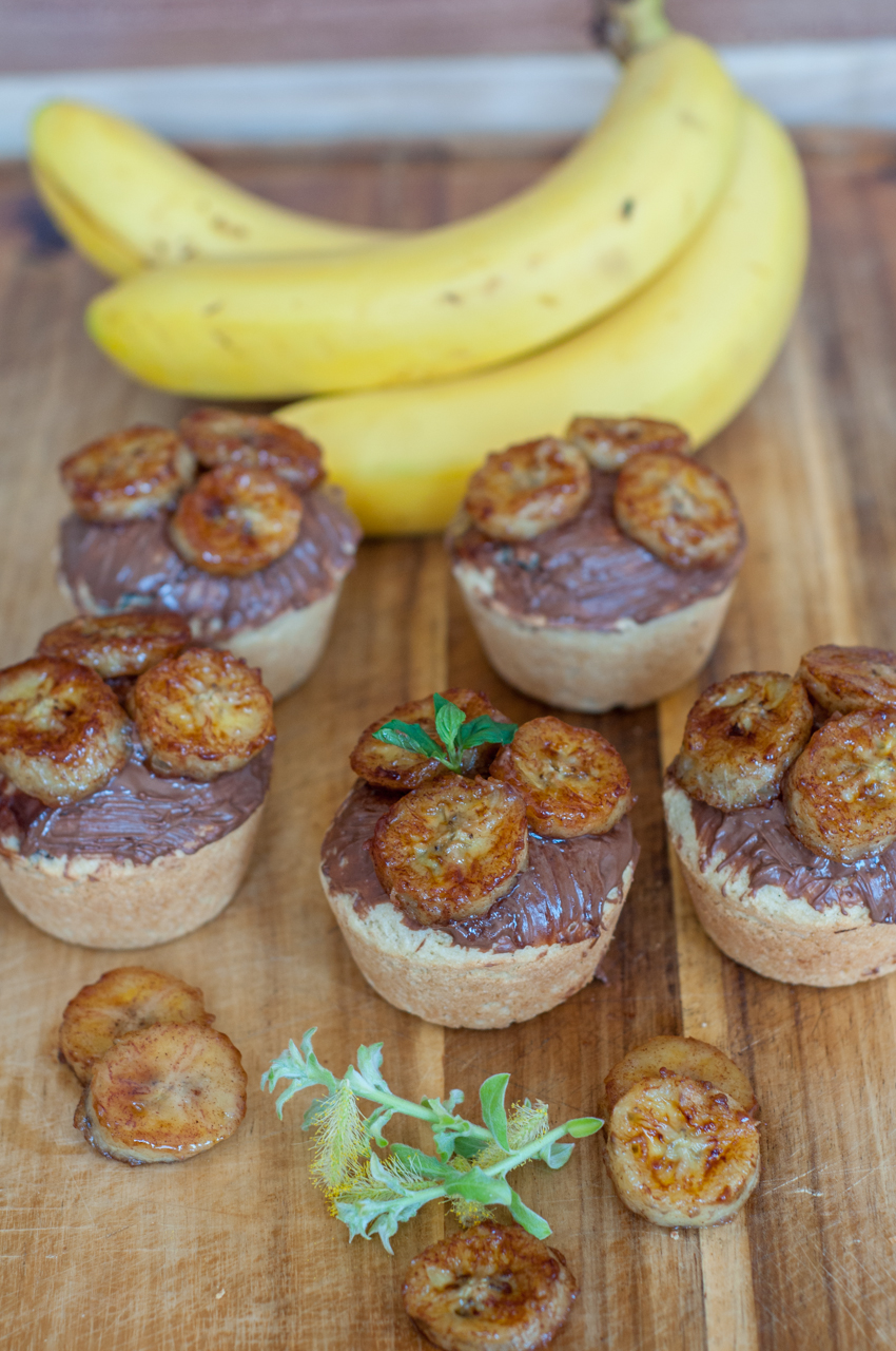 Nutella Muffins with Caramelized Bananas - GastroSenses